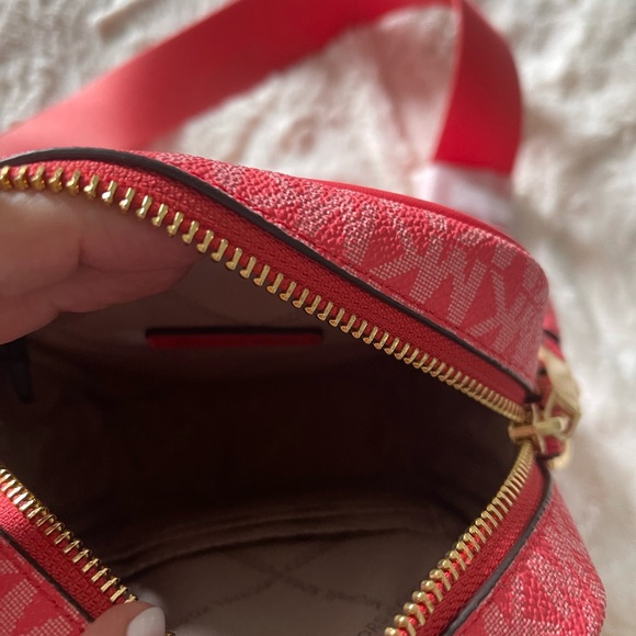 BNWT Michael Kors Elliot Utility Crossbody Bag in dahlia - Picture 3 of 9